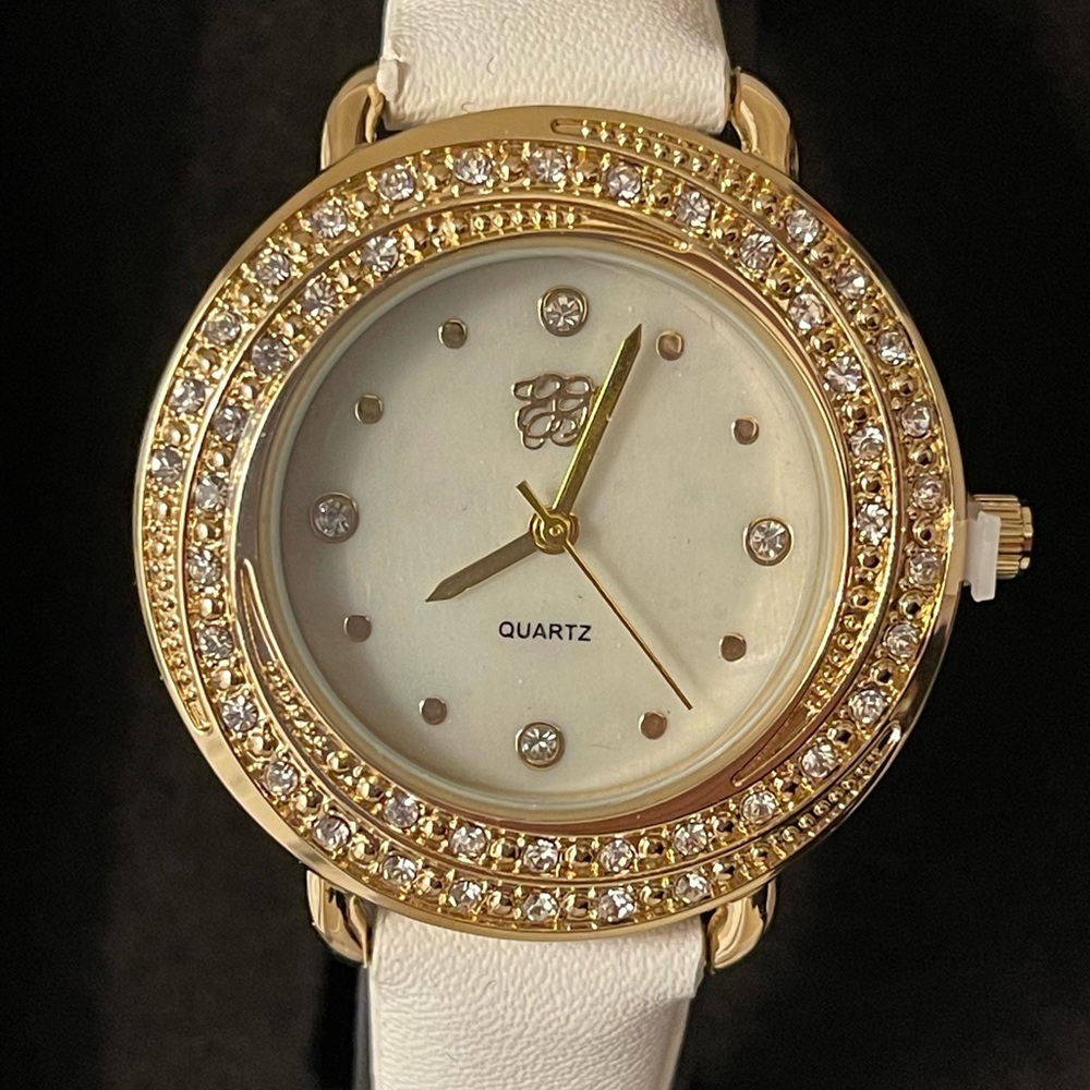 Brand new white watch quartz, comes in black box